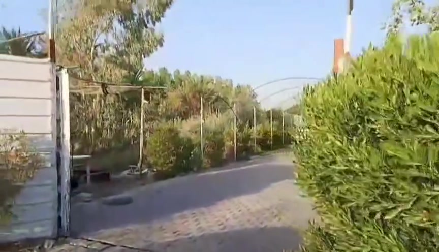بيت للايجار حي الجهاد المكاسب مساحته الف متر يصلح سكن او مخزن طابق ارضي 3نوم وصالة ومطبخ وخدمات ايجاره800
***********

