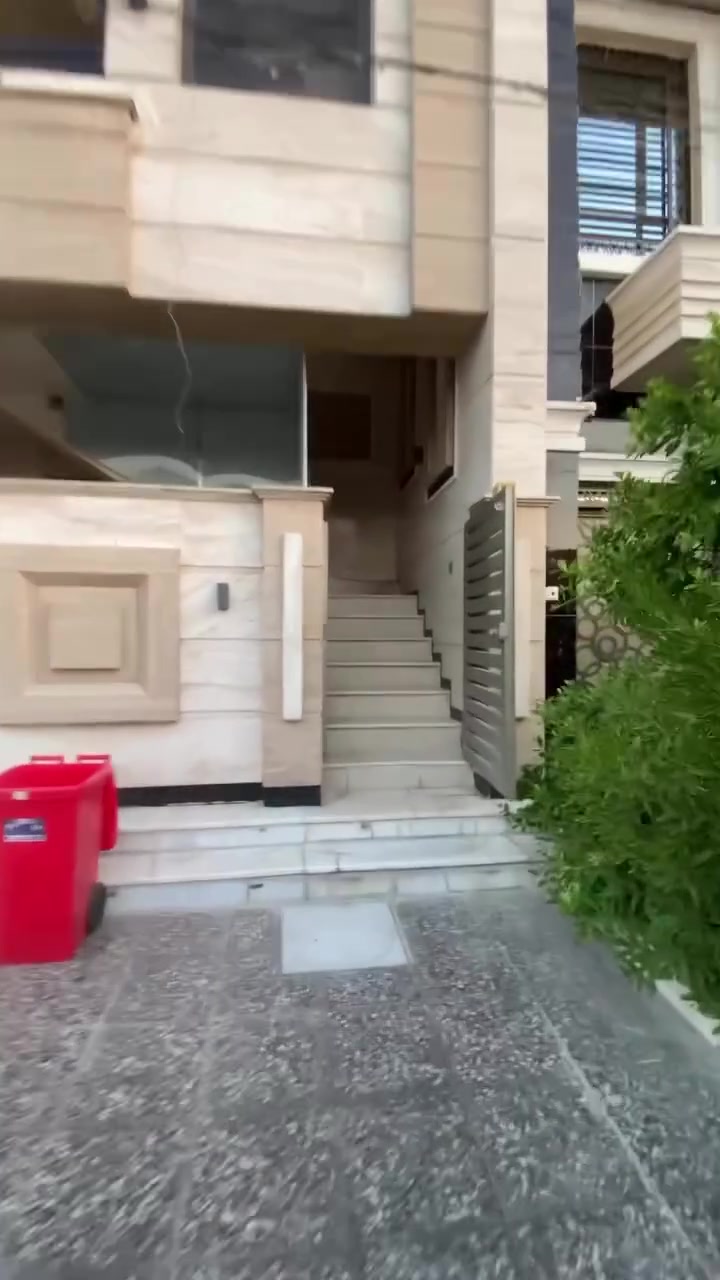 شقة ط 1 حي العدل للأيجار تحتوي على غرفتين وصالة ومطبخ وخدمات 
للأستفسار 
***********
***********
