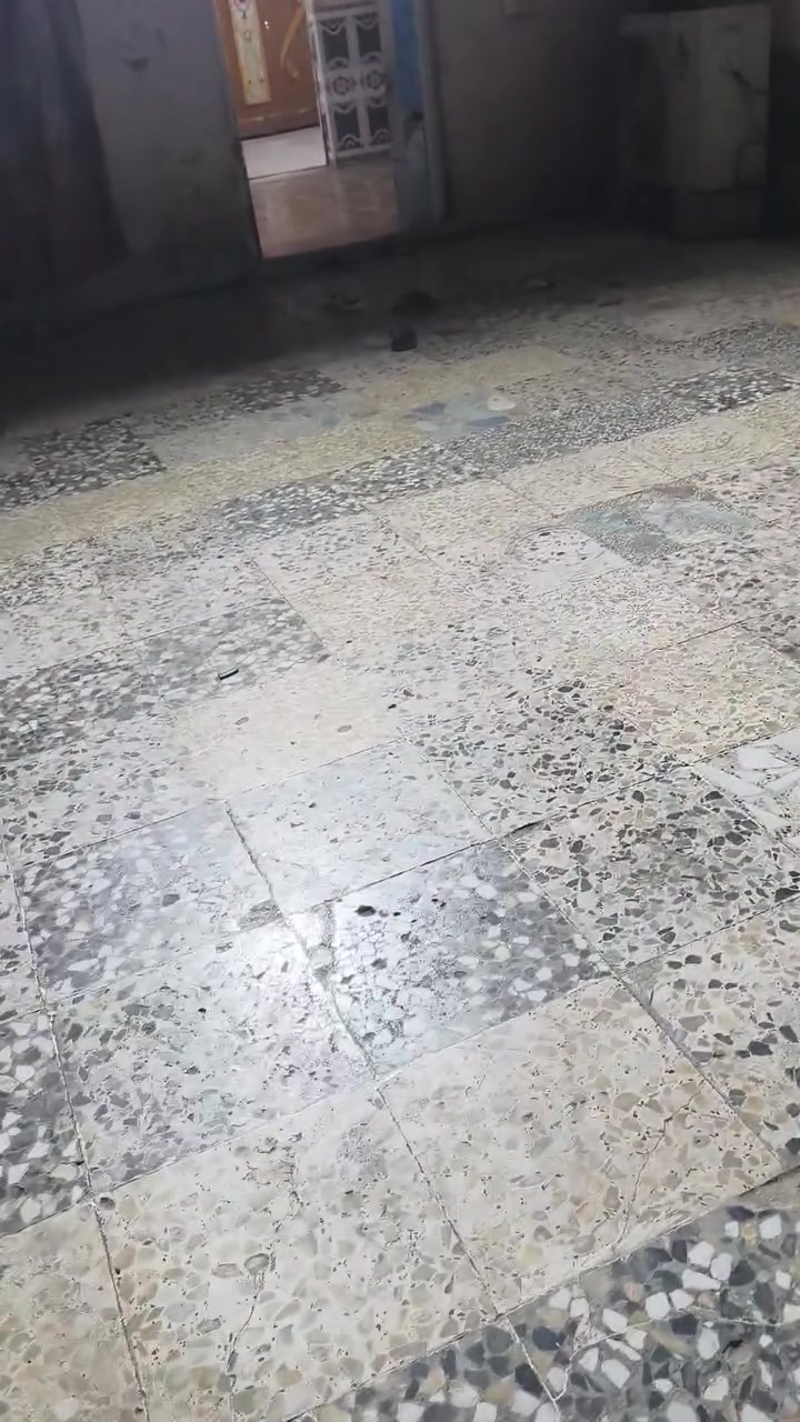 دار للبيع الحسينيه المعامل شارع صيدلية رونق العين ***********
