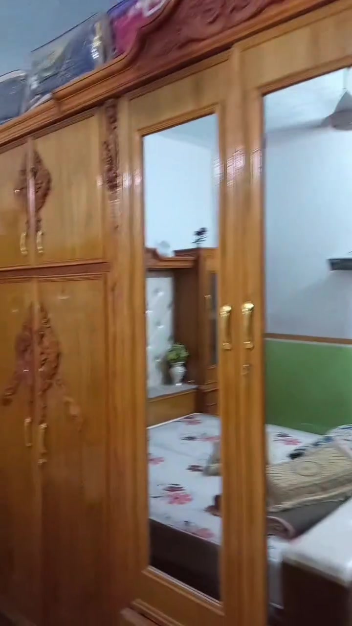 السلام عليكم
غرفه نوم للبيع جديده جديده كلش شخط مابيها 
حله شارع 80 قرب القبه الذهبيه 
***********
