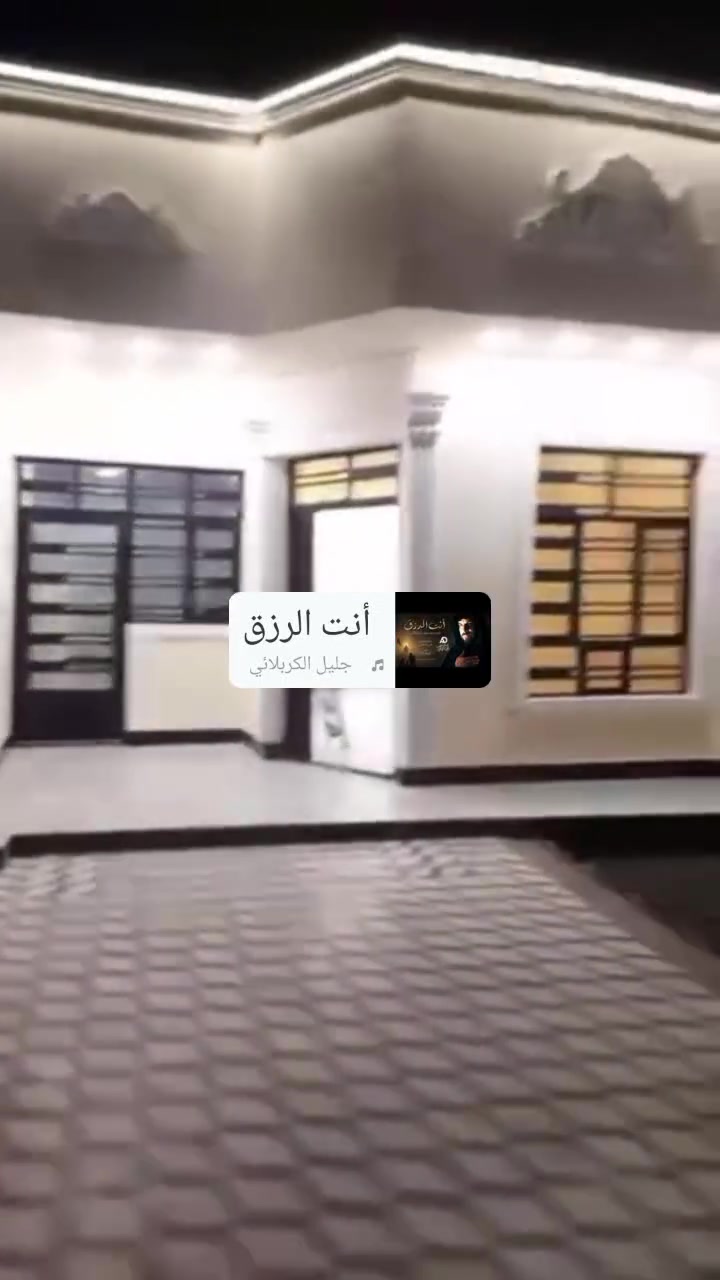 بيت للبيع في القريه النفطيه مجمع النخيل مساحه 200متر يحتوي على غرفتين ومطبخ وصاله واستقبال مع صحيات كما موضح داخل الفيديو كافه الخدمات متوفره لاستفسار على الرقم ***********
