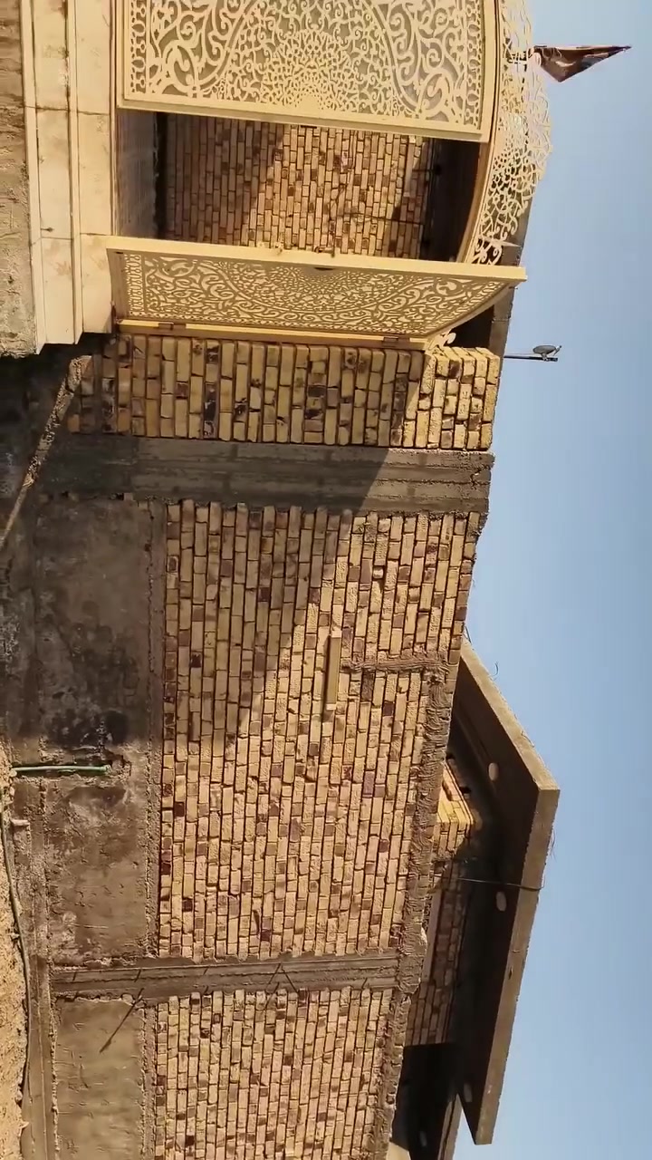البيت لبيع  المساحة 300 متر الشافعيه حي الموضفين يبعد عن شارع العام 250متر ***********
