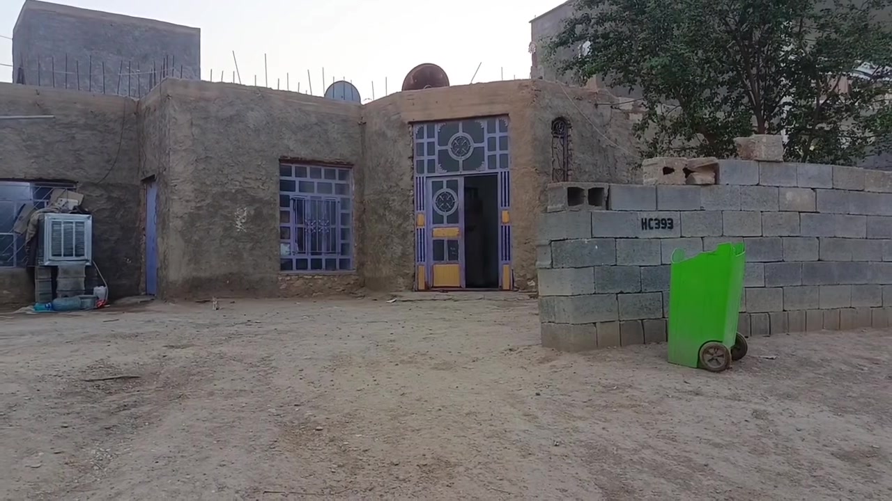 عرض رقم 70
بيت للبيع يعتبر قطعة أرض هيت حي البكر 
مساحة البيت 500متر 
الوجه 20
نزال 25
يتكون من
ديوانية
صاله 
غرفتين
وبيتونه
البيت معروض لدى مكتب نور الهدى للعقار الانبار هيت كبيسة 

ممكن بيع اقساط
للاستفسار ***********
