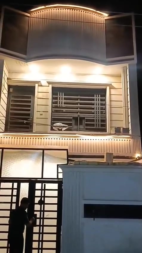 السلام عليكم بيت للبيع ابو غريب الشهداء شارع السكلات طابقين ٤ غرف نوم استقبال صاله بناء حديث للاتصال ***********
***********
