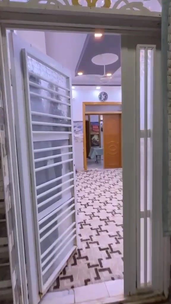 سكن للطلاب او الطالبات فقط
بيت مساحة ١٢٠ متر 
ثلاثة غرف وصحيات داخلية خارجية 
البيت بالروضتين والتبليط بالباب 
للتواصل وات ساب فقط ***********
