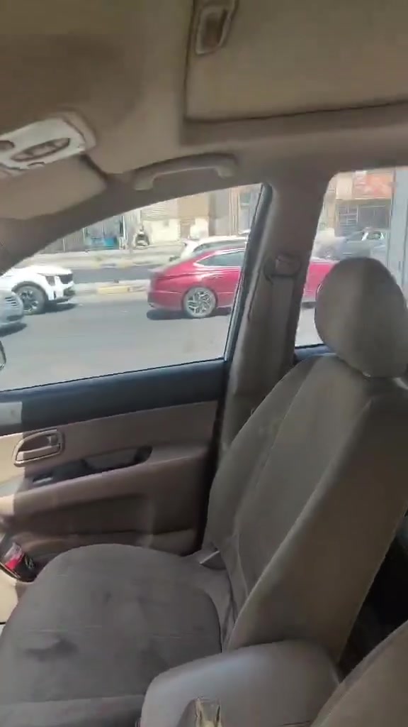 عندي سياره كيا كارنز 2011 للبيع مكانها بالنجف رقم بغداد بسمي بها قطعتين سعرها 85 اللون الأبيض بيع مستعجل ***********
