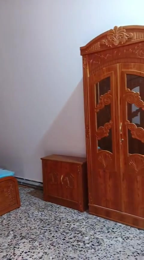 سلام عليكم
غرفه اخشاب صاج جديده ما مستخدمه
شديتها فقط للعرض سعرها مليون وبيها مجال
الرقم***********
