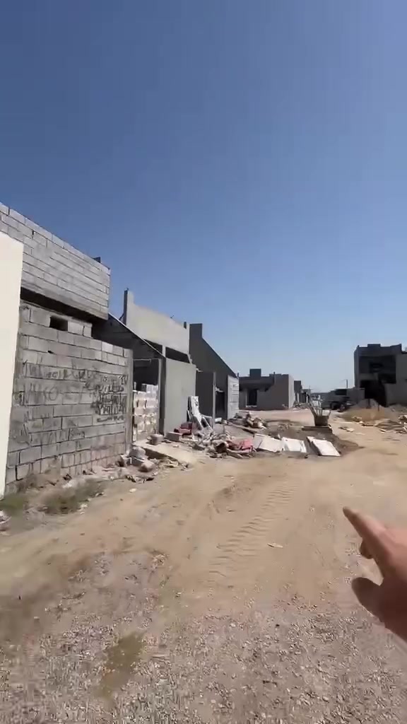بيت زراعي 100 متر طولاني جاهز من كلشي
في حي بدر خلف المستوصف

وتبريد مركزي تدخل تكعد بي مباشر ما ينقصها اي شي 

لتفاصيل *********** السعر 36 مليون
