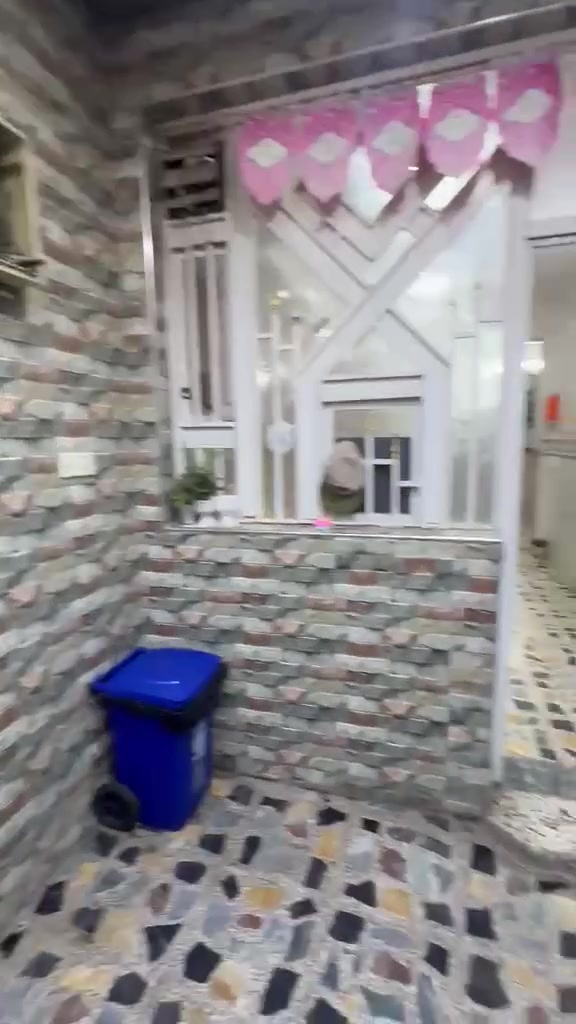 السلام عليكم
بيت 100متر للبيع 
الموقع الشعلة شارع ابو الدهن الفرع الي مقابيل اسواق هاجر 
محتويات البيت : استقبال ـ مطبخ ـ غرفة داخلية ـ منور 2ـ  صحيات داخلية و خارجية 

الطابق الثاني : غرفتين نوم ـ هول ـ صحيات ـ بيتونة و سطح  شتايكر 

للاستفسار : ***********. ابو ليث
