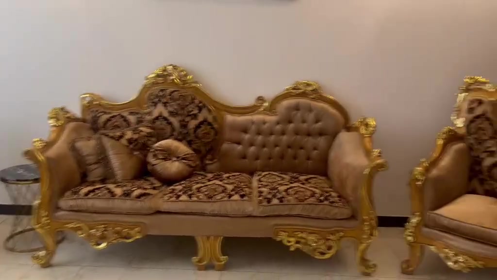 السلام عليكم يوجد تخم مصري مسخدم خشب دمياط 10 مقعد النظافه 70% في بغداد ***********
