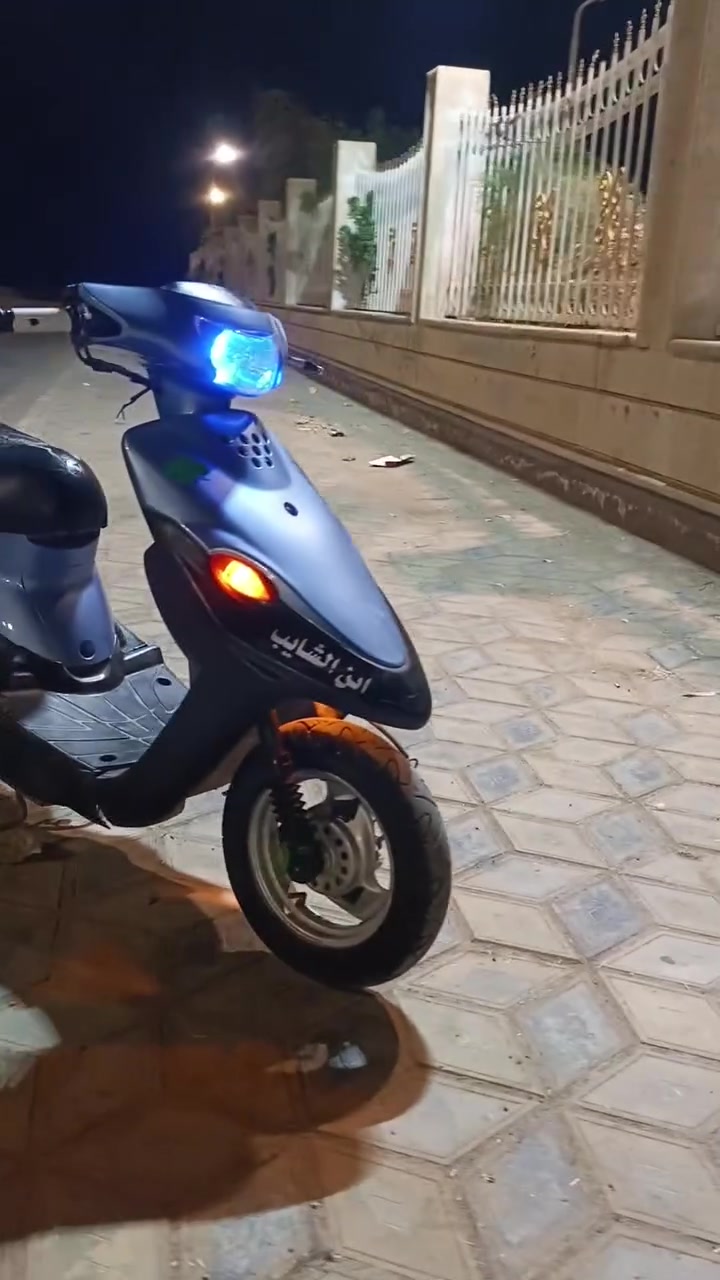 السلام عليكم دراجة بيـجي تسع زروف نضيفة كلشي 
شغال من كهربائية هندر وسلف ومكينة نضيفة وخدمية وناعـمة والسعر كلش زين 

وهاذ الرقم  ***********
