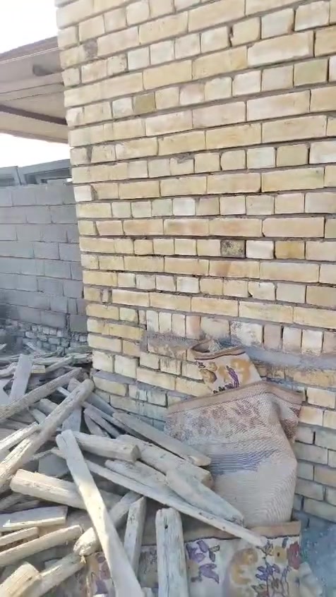 السلام عليكم بيت للبيع المساحه 200متر العنوان بغداد مدينة الصدر الحميديه شارع سيد عوده الاتصال *********** السعر 45وبي مجال لشراي
