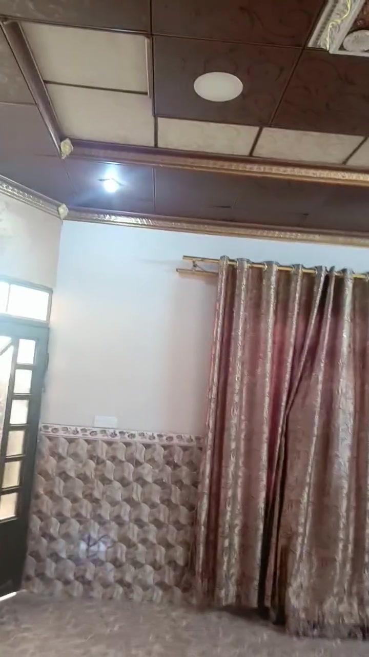 السلام عليكم 
دار للبيع في حي الانتصار ٢٣٠ متر بناء حديث سكني يتكون من غرفتين وغرفة استقبال وهول ومطبخ ومشتملات مغلف بالبورسلين والسيراميك والسقوف الثانوية 

للطلب والأستفسار يمكنكم التواصل معنا مكتب الشلال للعقار على الأرقام التالية أو زيارتنا في المكتب لمعرفة السعر علق بكلمة تم

***********
***********
