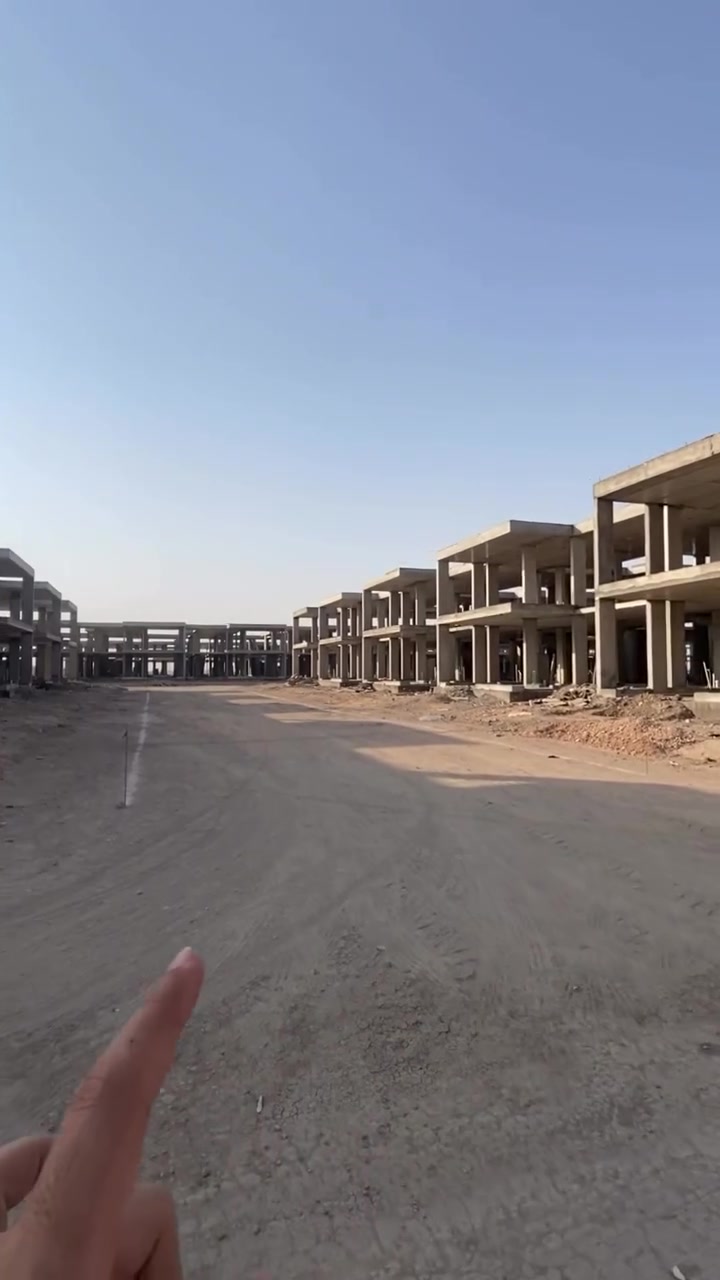 مشروع جديد بكربلاء… وخلّونا نشوفه سوه.

ضمن استشارتنا بالمجمعات السكنية، نأخذك بجولة داخل المشاريع حتى تتعرف على تفاصيلها بصورة أوضح.

نشوف وياك الموقع، الخدمات، الوحدات، الأسعار، طريقة الدفع، وتفاصيل المشروع، ونوضحلك شنو ممكن يناسب هدفك، سواء كنت تبحث عن سكن أو استثمار.

لأن اختيار العقار يحتاج أكثر من مجرد مشاهدة المشروع…
يحتاج تعرف التفاصيل وتعرف شنو يناسبك.

استشرنا قبل أن تشتري.
***********
