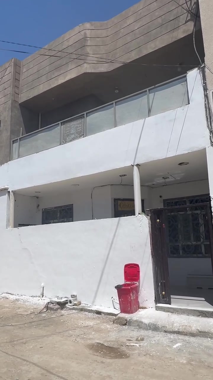 بيت 100 متر طابقين بناء حديث يبعد عن الامام 3 كيلو فقط وعن فلكة كنطرة السلام 400 متر خدمات كامله. بي 4 غرف نوم و2 مطبخ و4 حمامات واستقبال وصاله. مفوض بالطابو وبي معامله ورقم احصائي سعره 85. وبي مجال قليل تفاصيل كامله داخل الفيديو 
***********
