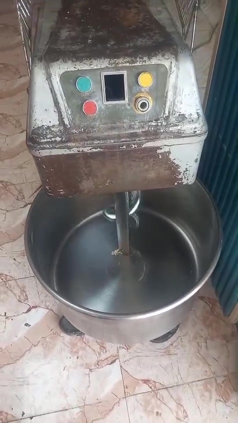 مكلف بنشر رقم صاحب البراد ***********
صاحب العجانه ***********
