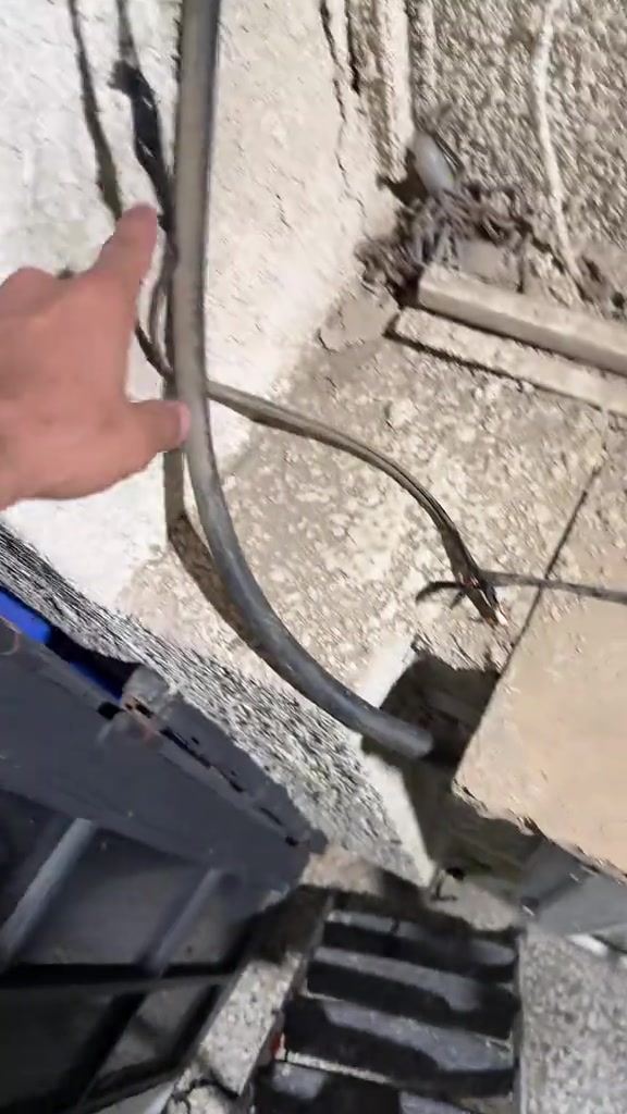 بعض النصائح  احم نفسك و احفظ حقك من خلال تركيب كاميرات المراقبة الذكية ! حافظ على منزلك, محلك, شركتك, عيادتك من خطر السرقة او المشاكل المفتعلة. ✅ نوفر كاميرات مراقبة من مختلف البراندات والنوعيات. ✅ خدمة صيانة و تنصيب الكاميرات. ✅ يوجد خدمة توصيل/ نقليات لجميع انحاء العراق. للتواصل: واتس اب: *********** واتس اب: *********** العنوان: بغداد/ الكرخ/ حي الجهاد #dahua #imou #Hikvision #cvv #security_camera 
