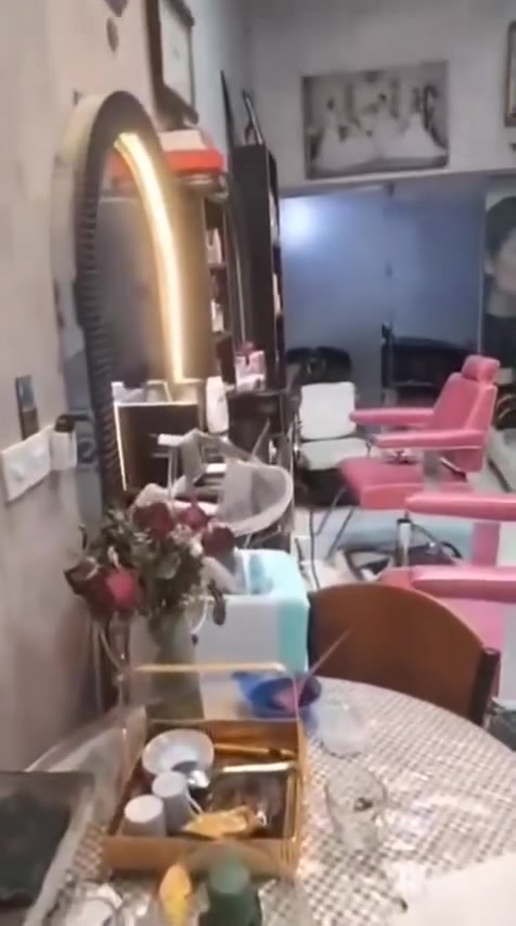 صالون نسائي للبيع كراده على الجوه لاستفسار اتصل على الرقم ***********
