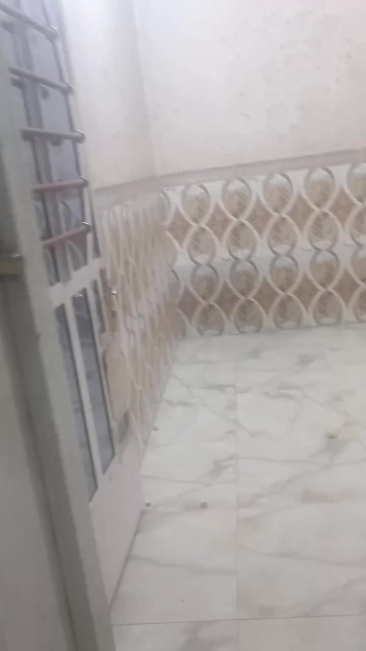 خاص او واتساب لطفا لطفا لا ترسل على فيسبوك اتصل  وتساب عن السعر انسان حقيقي يتصل هو من يسعى لا ترسل وتسال عن السعر السعر عل فيسبوك  فقط خاص او واتساب لطفا
***********
مشتمل للبيع م 52.5م نزال 10.5م واجه 5م موقع كم ارمن قرب تانكي باب الشرجي فرغ نظيف جدا سعر مناسب طابو صرف تفيد عائله صغيره لاتصال على رقم ***********
