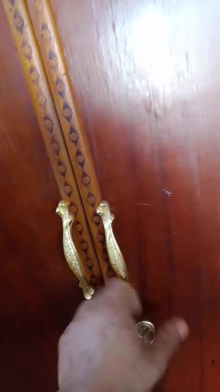 كنتور 5ابواب نضيف كامل من كلشي صبغ يدات قفاله مكان بغداد شعله جكوك موجود توصيل وشد داخل بغداد ***********
