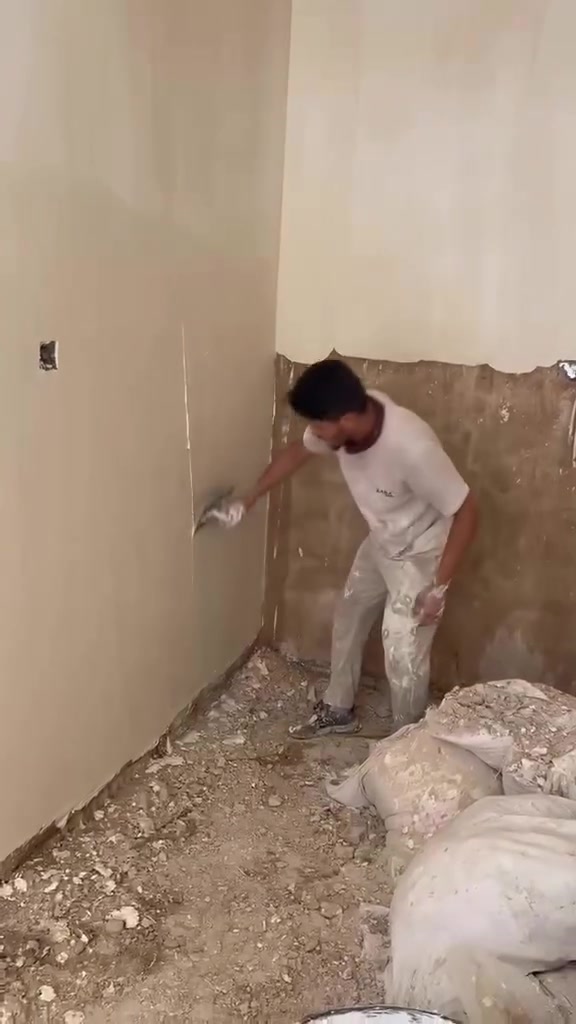 السلام عليكم مبيضجي شغل درجه أولى اشتغل جميع مناطق بغداد موجود كادر حسب كميه العمل ***********
