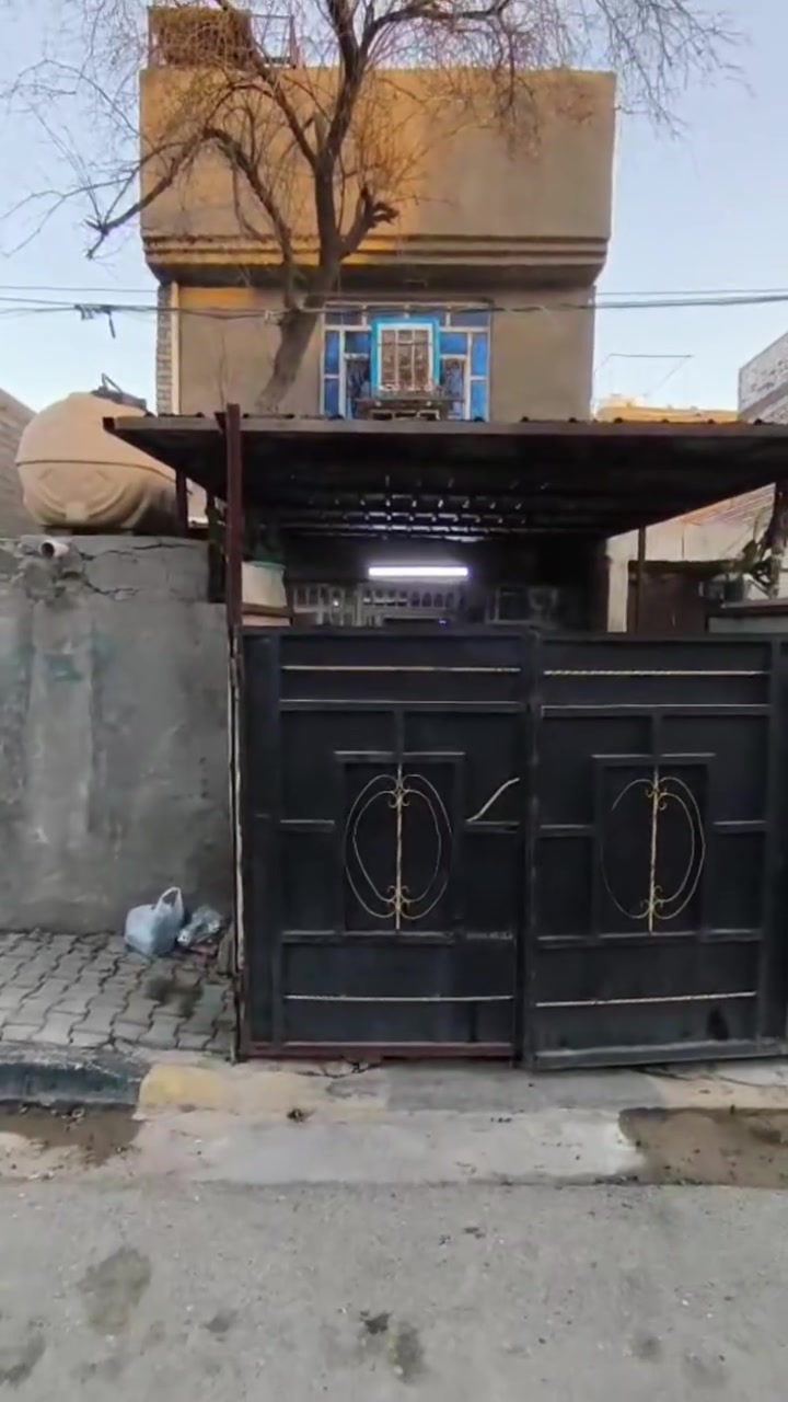 السلام عليكم بيت للبيع مساحة 100 متر طابقين واجهه 5 نزال 20 يحتوي على ثلاثه غرف نوم  موضح بالفيديو مكانه الحسينية الراشدية السكلات ال11 شارع الملعب سعره مناسب  للاستفسار *********** بي واتساب ممتواجد ماسنجر
