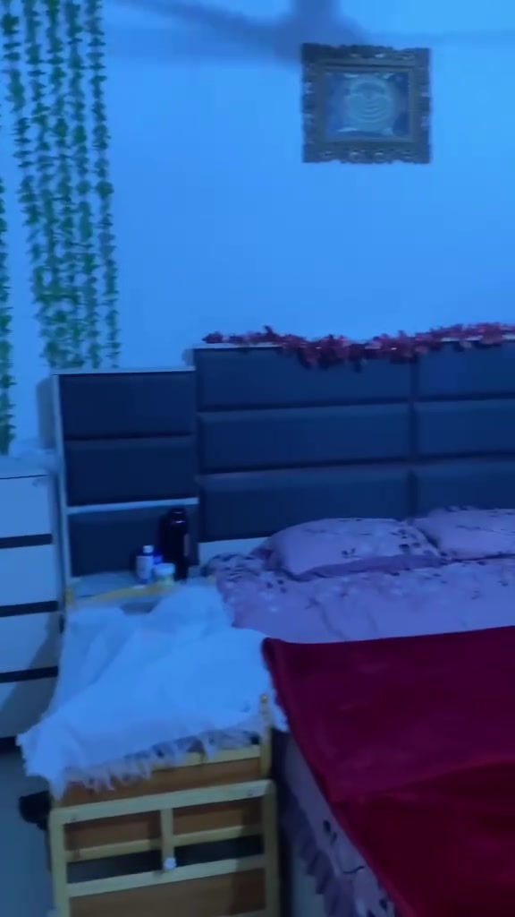 غرفة نوم تركيا ٩ قطع جديده بعدها استخدام قليل  السعر ٨٠٠ وبيها مجال بسيط مستعجل على بيعتها *********** موجود واتساب
