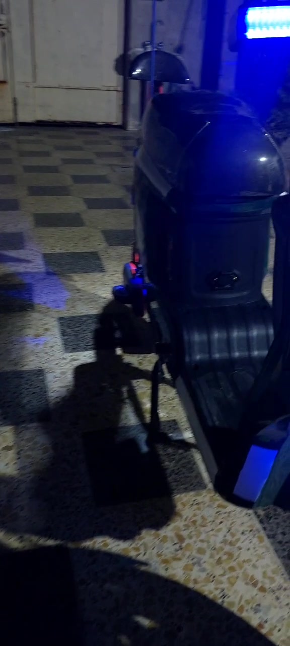 R9للبيع ب550وبيها مجال المكان بغداد المحمودية 
للتواصل/***********