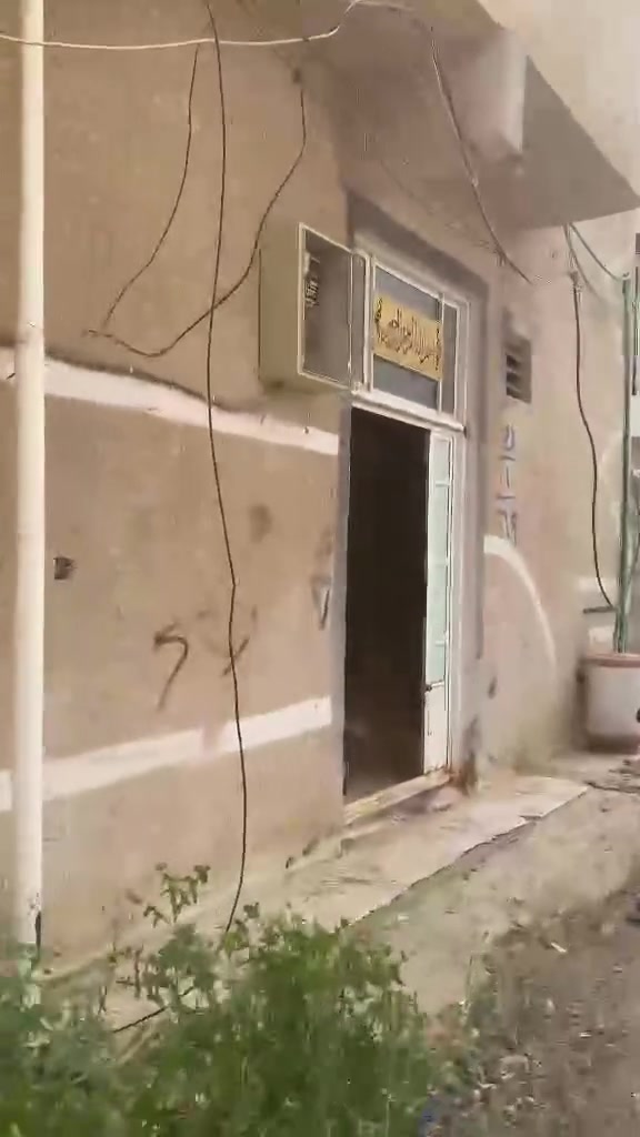 فرصه استثماريه للبيع بنايه ركن ٥٠ م ركن موقعها بين بوابه الراشديه وبين الناحيه ومقابل منطقه القدس في مناطقه باب الحاره قريبه ع الشارع العام سند ٢٥ تحويل مباشر تحتوي ع واجهة محلات عدد ٢ وبجانب البنايه مطبخ مفتوح وصحيات والطابق الثاني غرفتين منام وصحيات والطابق الثالث بيتونه كبيره وسطح للاستفسار الاتصال ع الرقم ***********
