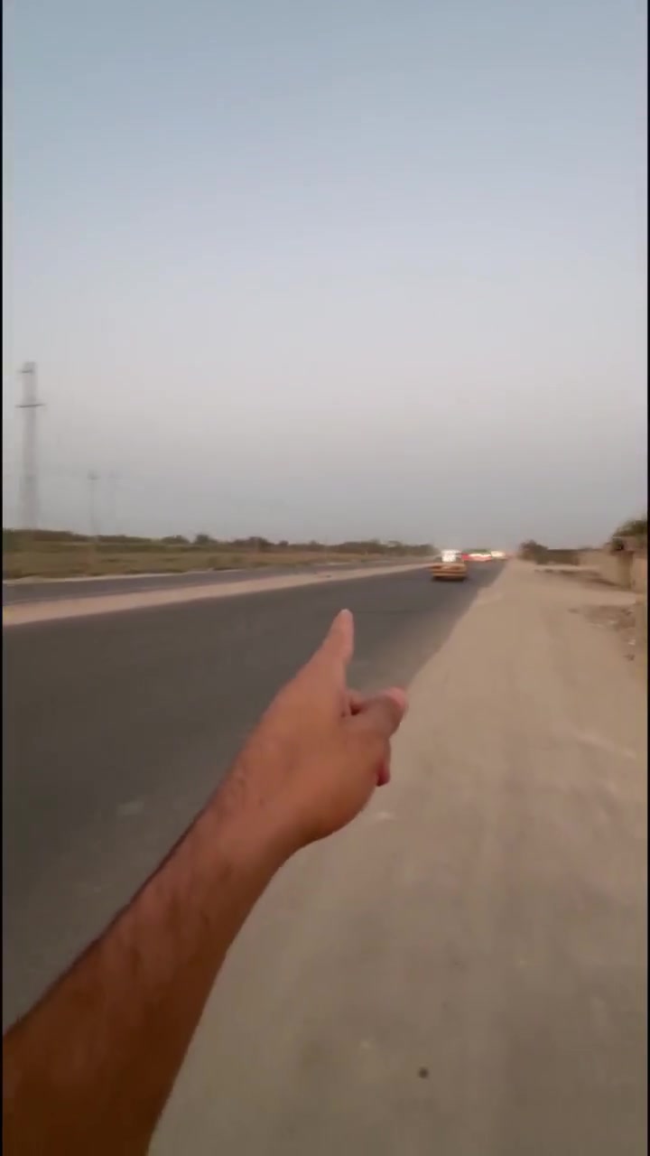 بلعافية على الي ياخذه بلاش بدون دلاليه ولاعموله من البائع إلى المشتري مساحة البيت 500 متر 3 غرف نوم واستقبال وصاله ومطبخ وحديقة ومساحه كبيره شارع عريض مجاور طريق سوق الشيوخ ناصريه بسعر مناسب جدا 69 وبي مجال للاستفسار اكثر الاتصال على ***********
