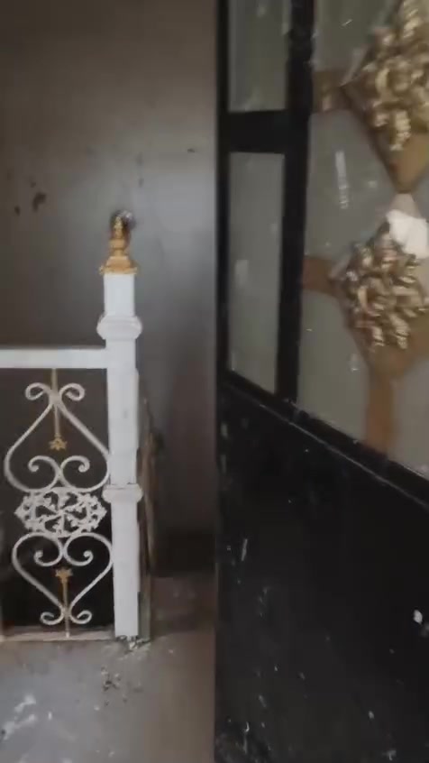 سلام عليكم بيت لبيع لمساحه لبيت 65 من تنزل السده عله ايدك ليمنه طب 3 فرع قبل صيطره وسعر 32 قفل بيت كامل واساب وخاص ***********
