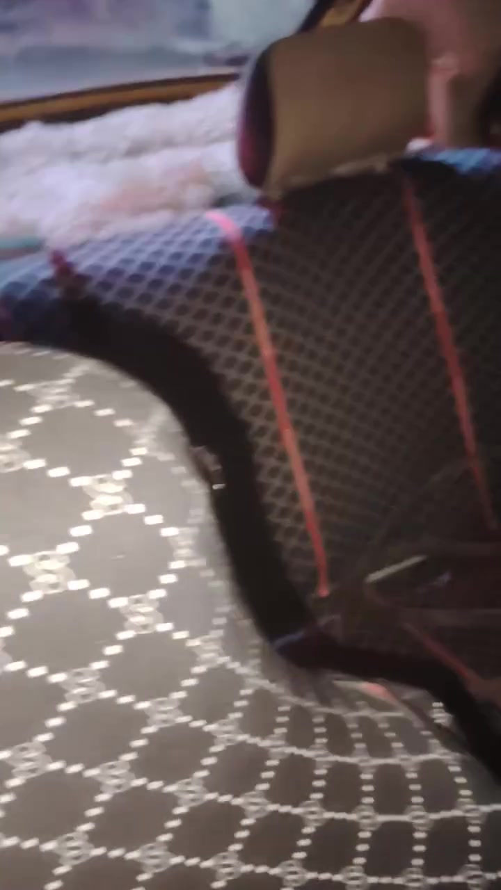 ***********
