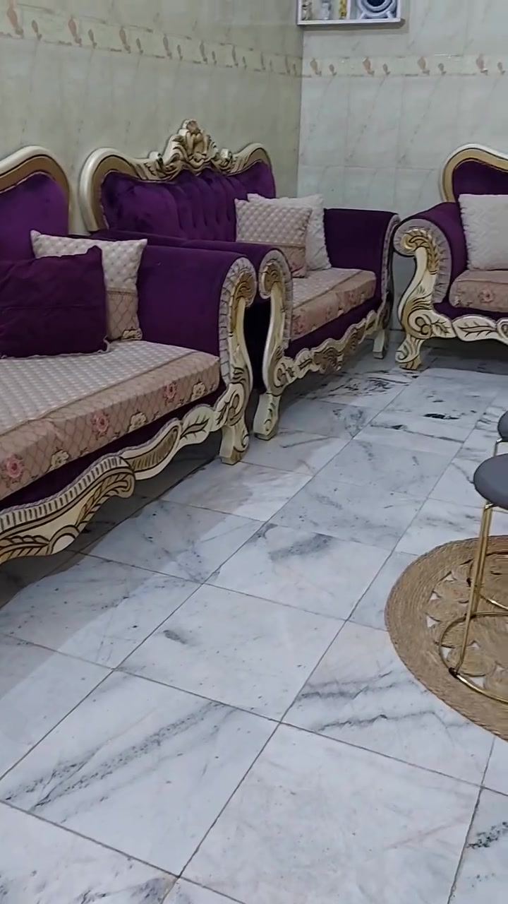 سلام عليكم تخم عشر مقاعدللبيع +٥كوشات +٥طبلات السعر ٤٥٠العنوان حي الشهداء رقم الهاتف 
***********متواجد عله واتساب
