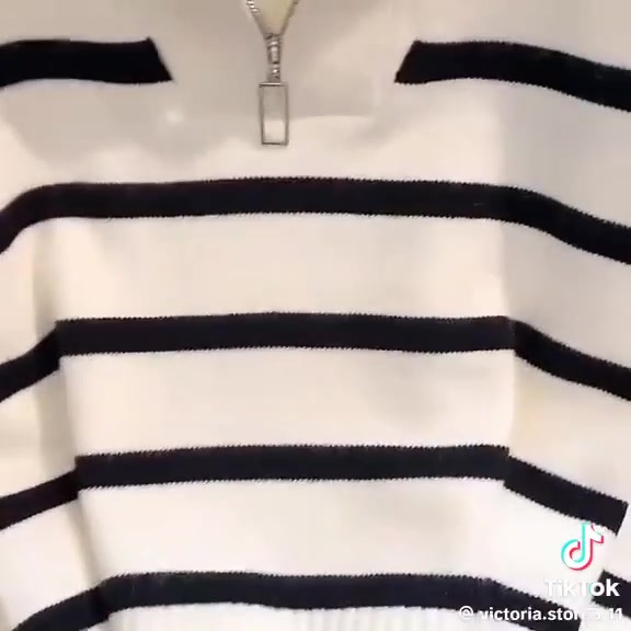 ملابس • لا تفاصيل
