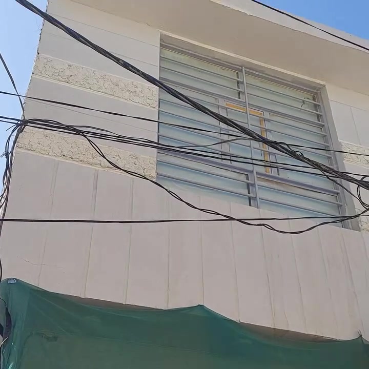 السلام عليكم بيت للبيع مساحته 50طابق ونص بناء حديث بشارع الشهيد أثير الزاملي بلشبانات يبعد عن الإمام الحسين عليه السلام 10دقائق بسيارة شارع عرضه 8متر البيت جديد بناء2025  قرار 25 بااسمي لبيت وباقي تفاصيل اتصل ***********

(بيع مستعجل )
