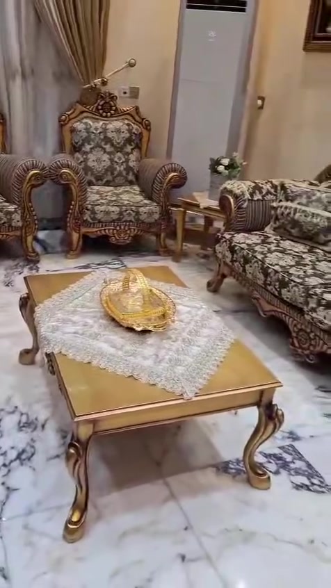 سلام عليكم للبيع تخم10 مقاعد نظيف جداً مصري درجه أولى أربع طبلات ويا السعر مليون قفل مكانه بغداد البنوك ***********

