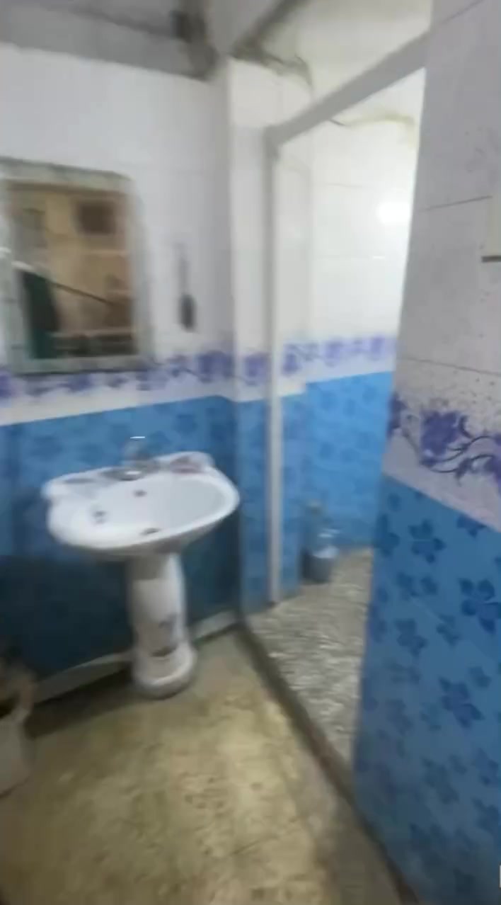 دار للبيع مساحة 100م بناء طابوق بالكامل
للتواصل ***********
