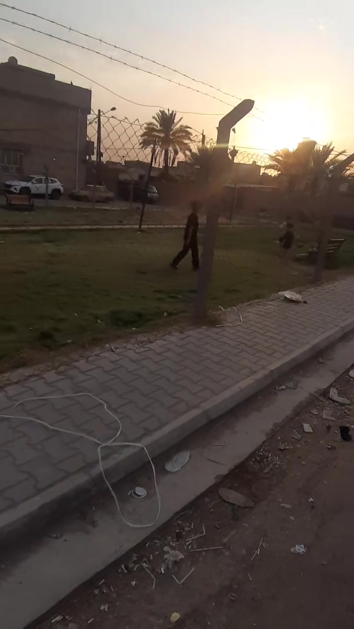 السلام عليكم
للبيع دار مساحة ١٢٨ 

ينسكن بي نص عكادة ونص صب بناء جديد الخلفيات 

بي غرفتين وستقبال طابق واحد 

 للبيع موقع كلش حلو بقطاع ٧٢ شارع عريض مقابيل المتنزه والتفاصيل عن الموقع داخل الفيديو الدار باسمي اني 

غير متواجد عا الفيس 

للستفسار هاتف ***********
