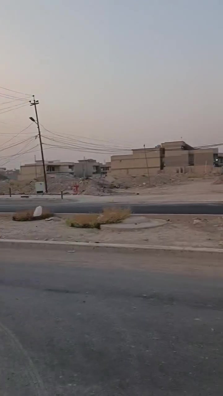 السلام عليكم بيت زراعي 230 متر ركن مربع قريب ع شارع العام مال لامانه مقابيل الطابو صرف لارضيه كاشي والجدران سيرامك 3 غرف وستقابل مطبخ مجمع صحيات خارجي وداخلي اي استفسار ع رقم تلفون ***********
