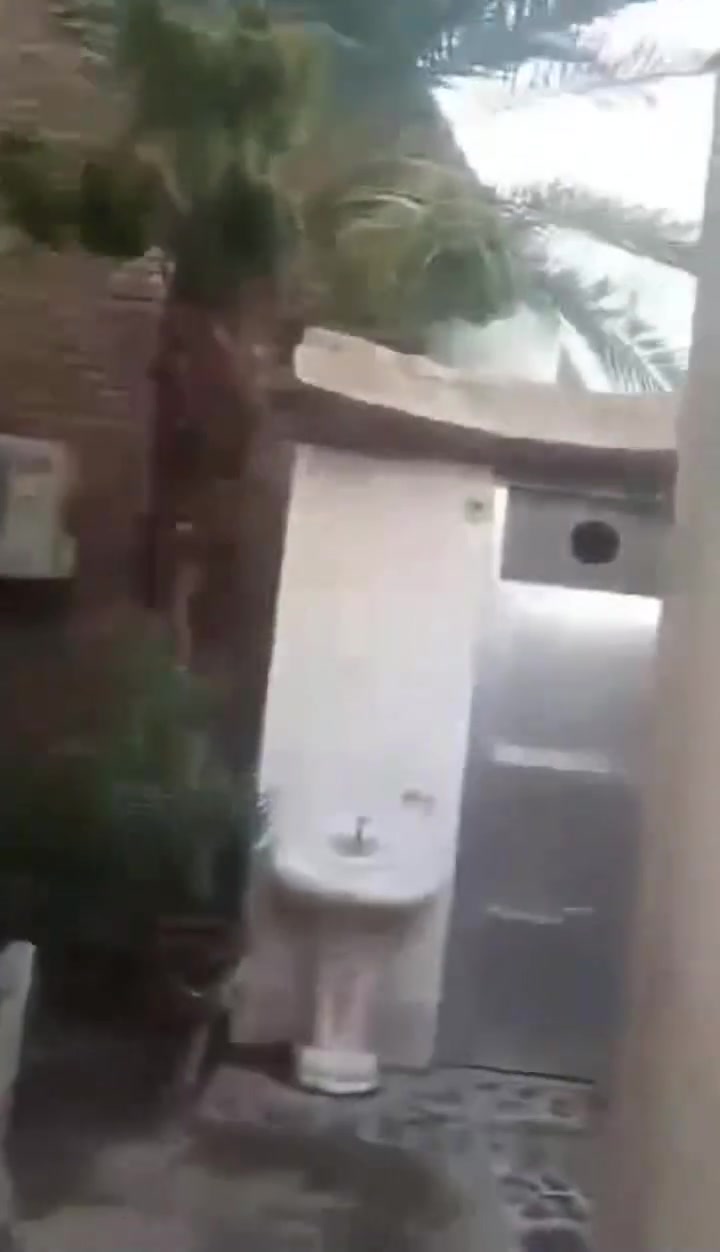 سلام عليكم 
دار للبيع في منطقة الشهداء 
موقع تجاري على الشارع العام 
امام شارع حي الصناعي مقابيل الاستدارة الأولى 
المساحه ٢١٨
الطابق الأول  هول استقبال ومطبخ وصحيات داخليه وخارجيه وغرفتين نوم 
الطابق الثاني ٤غرف نوم وهول وصحيات 

السعر مناسب جداً 
للاستفسار 
***********
