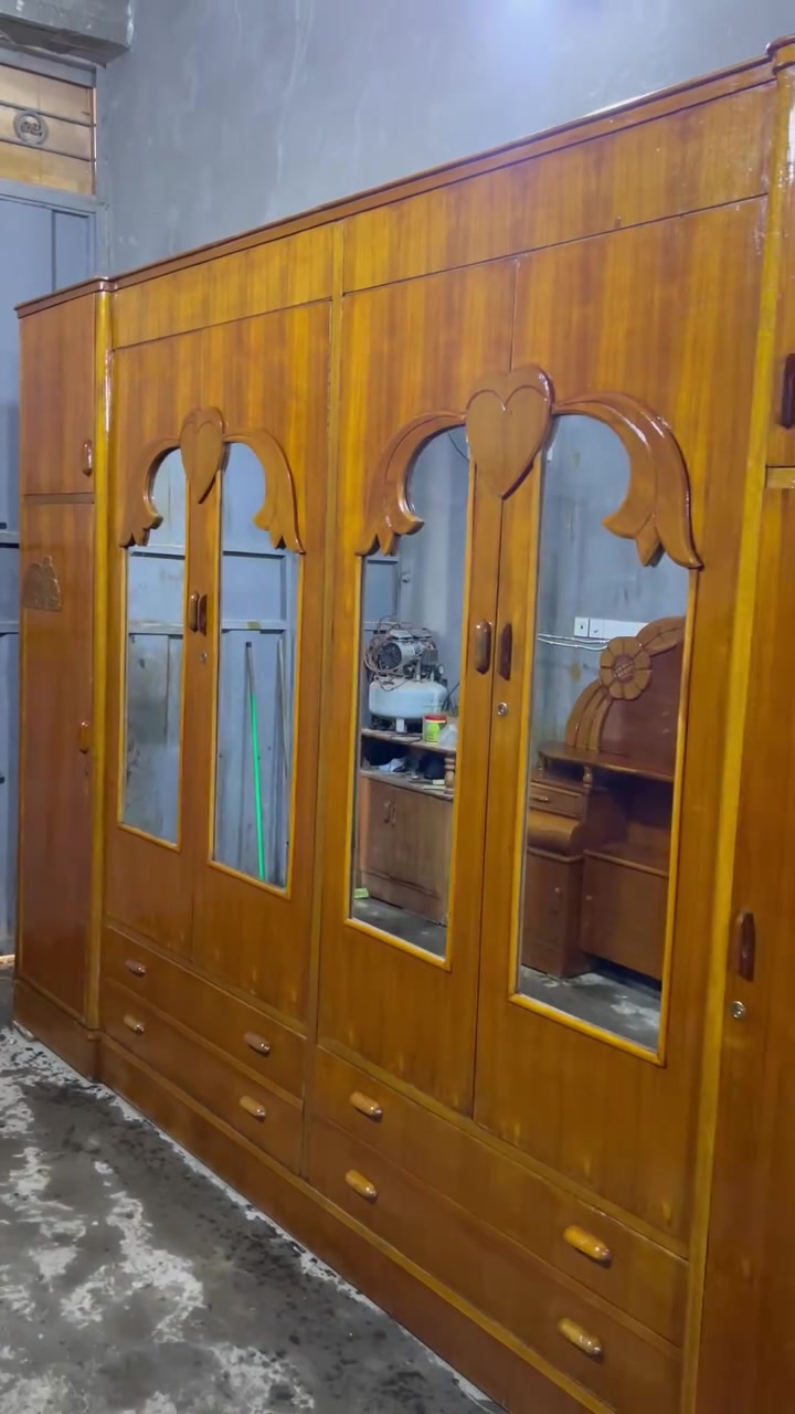 سلام عليكم غرفه مستخدمه نجاره داخل خارج صاج تزكام السعر ٧٠٠ العنوان الحله ***********

