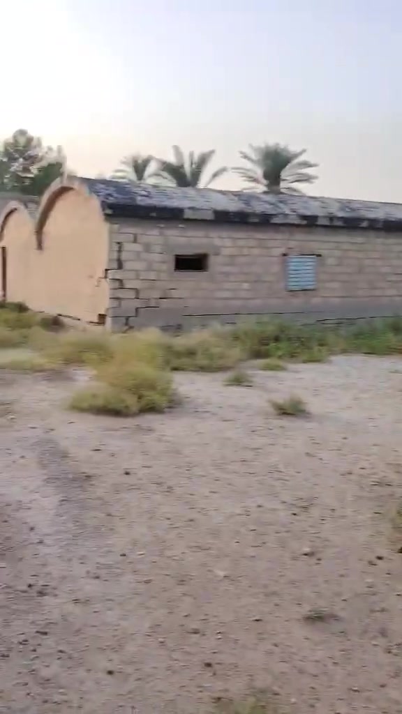 سلام عليكم 
دونمين قرب حسينيه الدولي
تبعد عن الشارع العالم ٥٠٠ متر 
تحتوي على حقول ثنين
وبيت ومجرشه 
طابو صرف 
سعرها مناسب
الاستفسارات على رقم 
***********
