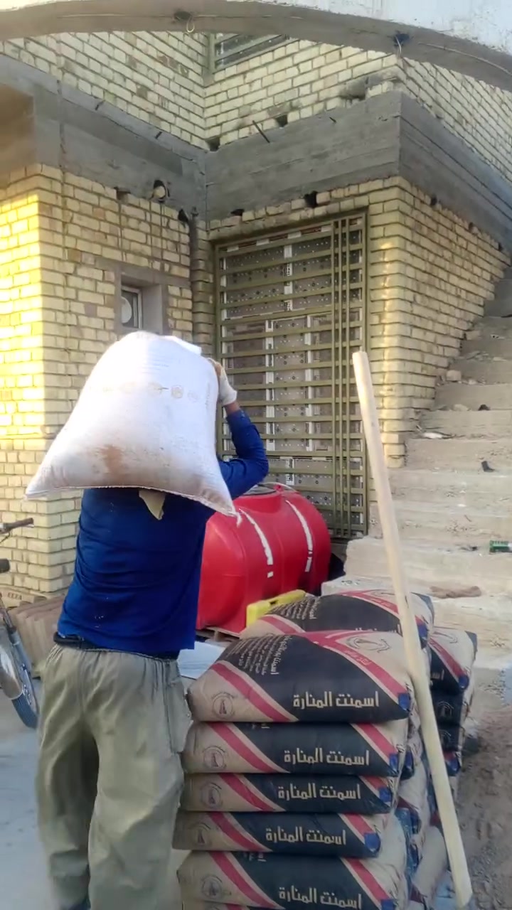 السلام عليكم كادر عمال تصعيد كافة مواد البناء على الضهر رمل طابوك تصعيد سيراميك اشتايكر كاشي فرمستون تكشير حيطان تفليش صب ابيوت تدخيل سبيس وحدل نقل اثاث البيت تصعيد اتراب السطح وحدل تشميع بتلو مساوه تطليع أنقاض قلع تراب قلع كاشي نعمل بنسب لأسعار نعمل ليلاً ونهاراً شرط شغل درجه اولى خابرني وبخدمتك ***********
