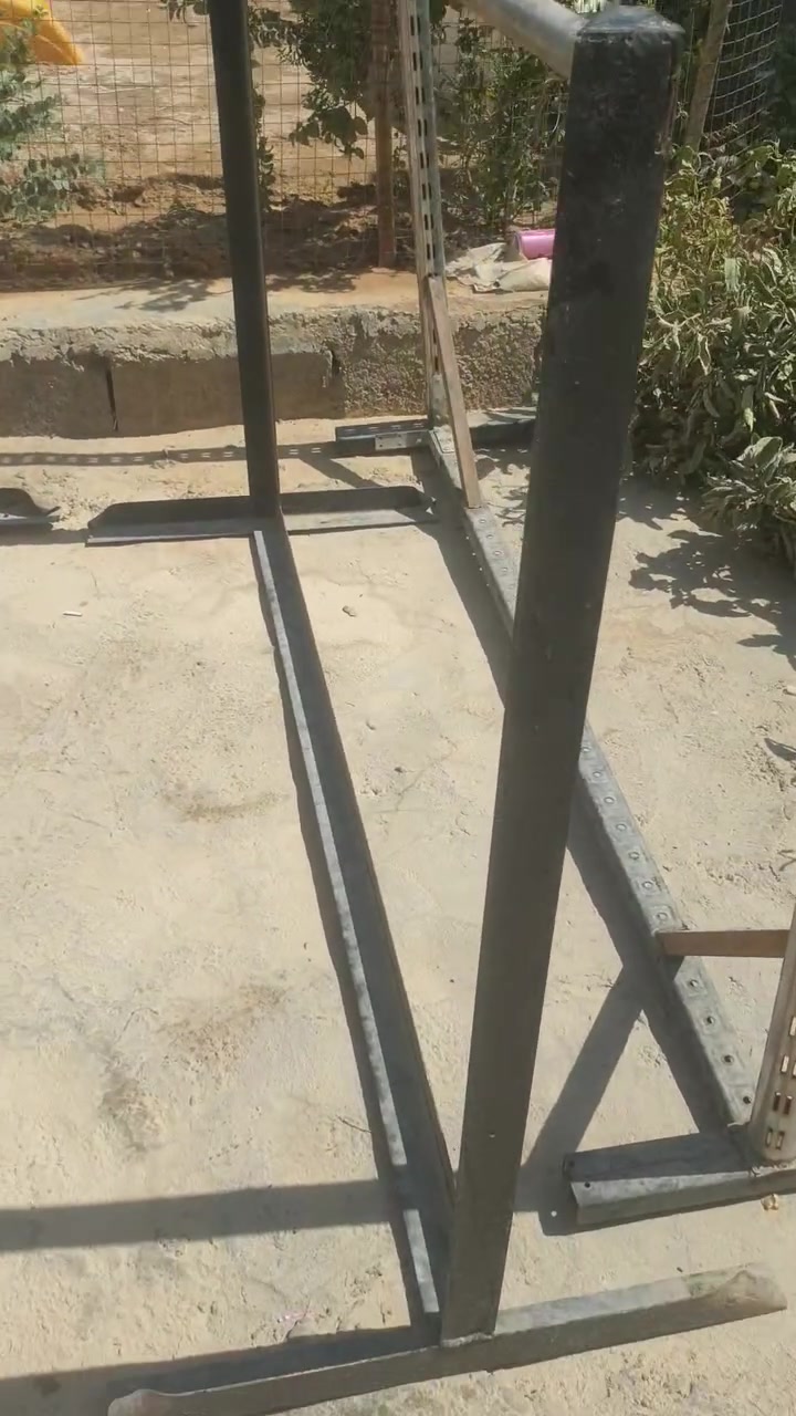 السلام عليكم 
ستاند ملابس العدد ٤ حديد ثكيل 
السعر شلع ٨٠ الف البيع شلع رجاء 
مقابل الحي الصناعي الجديد كركوك 
***********

