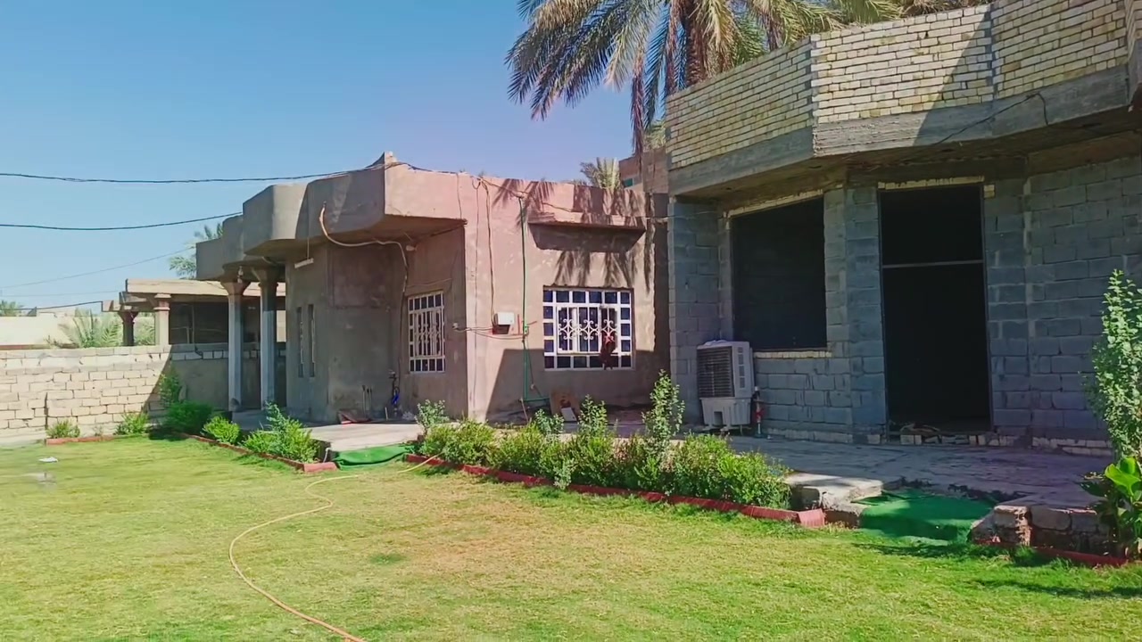 السلام عليكم المساحه يحتوي على بيتين سند 25 تحويل باسم المشتري شارع بغداد قرب سيد الاوصياء يبعد عن شارع بغداد ما يقارب 300 متر تبليط عن التبليط 100 متر كافه الخدمات موجوده سعر وباقي التفاصيل اكثر الاتصال ***********
