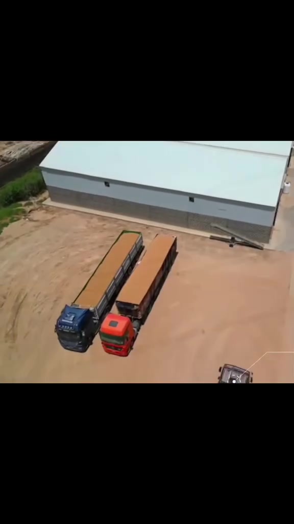 للبيـــــــع موقع تجاري مميز جدا في بغداد ناحية الوحدة قرب سيطرة اللج مباشرتا ع شارع العام مجاور محطه وقود السلامه  ( 6 جملونات سعه 4815 م  وإدارة وقبان جسري مشيد على 5 ونص دونم طابو ) واجهه 50 متر ***********
