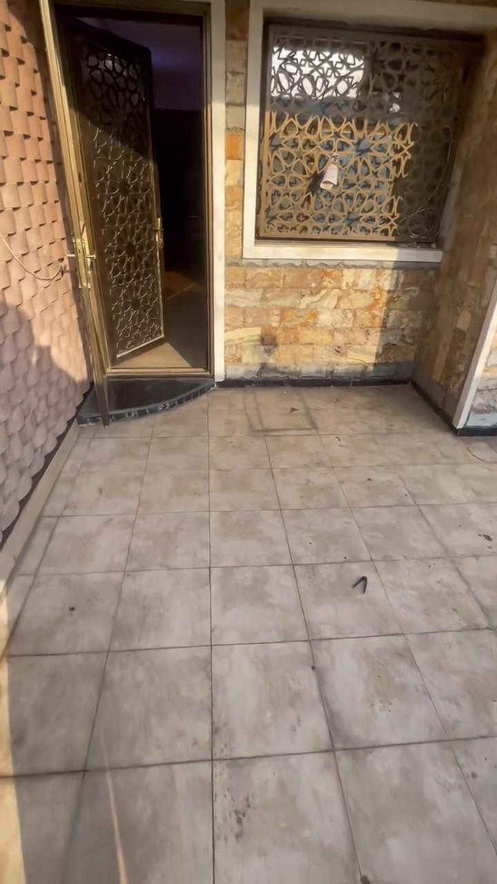 بيت مساحة 210 متر واجة7 نزال 30 يحتوي على 5 غرف نوم وست حمامات لليجار او تجاري ***********
