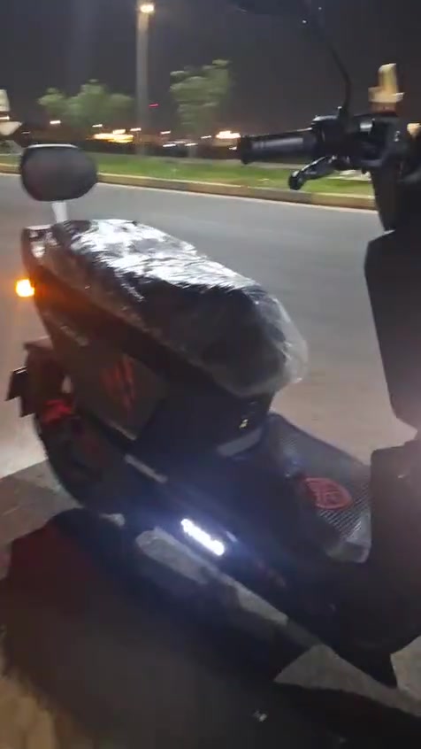سلام عليكم دراجه شحن اخو الزيرو استعمال قليل محرد مسواك البيت او شخط مابي سعر( مليون) او بي مجال قليل *********** لموقع حمدانيه
