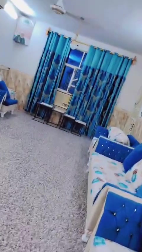 السلام عليكم تخم ونص 12 مقعد 13 كوشه 2 كوشه كبيره تركي ارجل التخم عظم عاج +بردات + طبلات عدد4   السعر 600 وبيهن مجال  العنوان بغداد حي القاهره.  
***********واتساب

