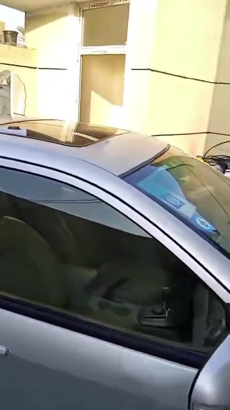 السلام عليكم بي وايدي جي G3 للبيع سيارة باسمي رقم بغداد الجديد كاملة مابيها نقص وخير من الله محرك كير تبريد تدفى كاملة من هاي التفاصيل بيها جراد قليل والصور واضحة كدامكم 
عارضها 48 ورقة وبيها مجال بسيط
